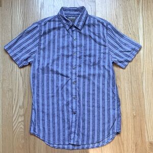 Stylish button down shirt Short sleeve top Slim fit
Flower stripe pattern